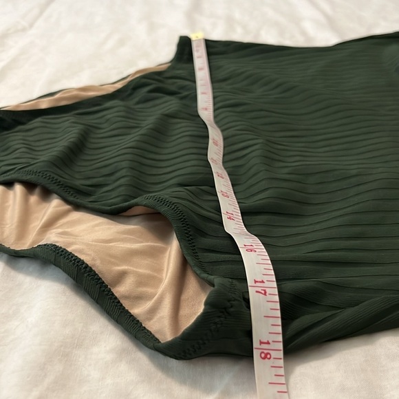 Shade & Shore Ribbed Plunge Front V-Wire One Piece Swimsuit - Picture 13 of 15